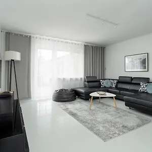 Beautiful House With Balcony, Ideal For Families By Renters Dom wakacyjny Poznań